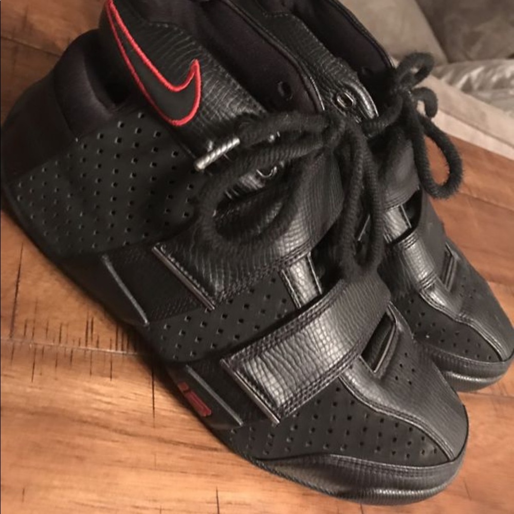 Nike Lebron 20-5-5 size 9